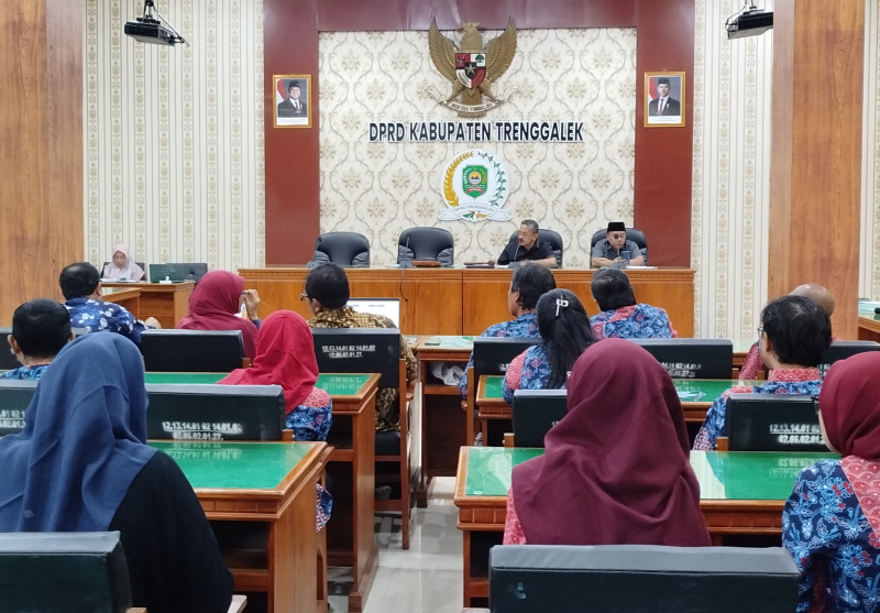 Suasana hearing antara Komisi IV DPRD Trenggalek dengan IAI