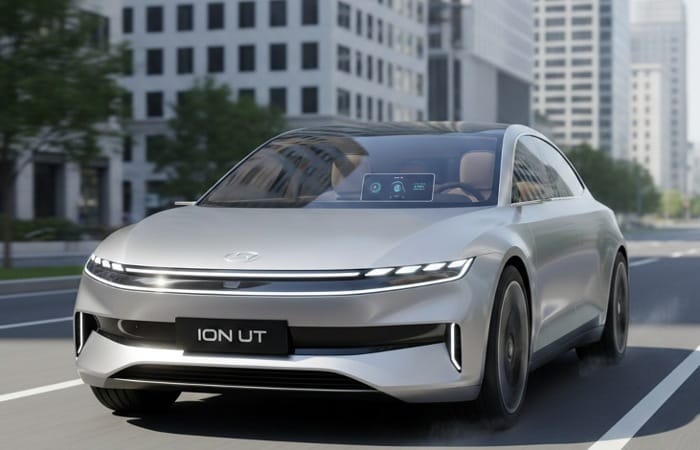 ION UT mobil listrik hadir dengan suspensi empuk, kabin lega, dan ADAS canggih. Tapi harga Rp360 jutaan jadi tantangan.