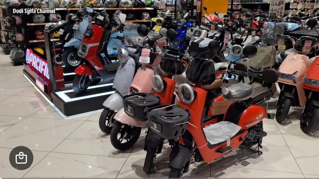 Update harga sepeda listrik Februari 2026 di Transmart Cibubur, mulai Rp2,9 juta. Cek daftar lengkap merek dan tipenya di sini!