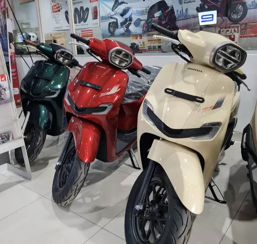 Kupas tuntas Honda Stylo 160! Mesin 160cc paling bertenaga di kelas retro, irit BBM, tapi punya kelemahan fatal? Cek ulasan lengkapnya di si