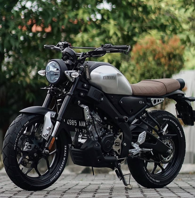 Kenapa Yamaha XSR 155 kurang laku meski desainnya ganteng? Bongkar alasan harga, momentum, hingga dilema "mendang-mending" di pasar Indonesia.