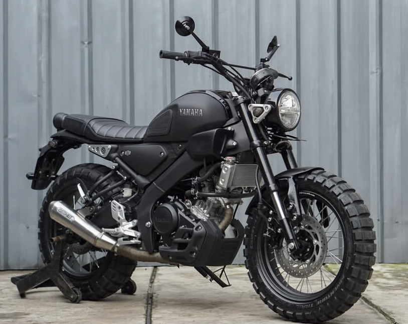 Yamaha XSR 155 2025 hadir dengan warna baru Brown Metallic! Cek spesifikasi mesin VVA, fitur canggih, dan desain retro modern selengkapnya di sini.