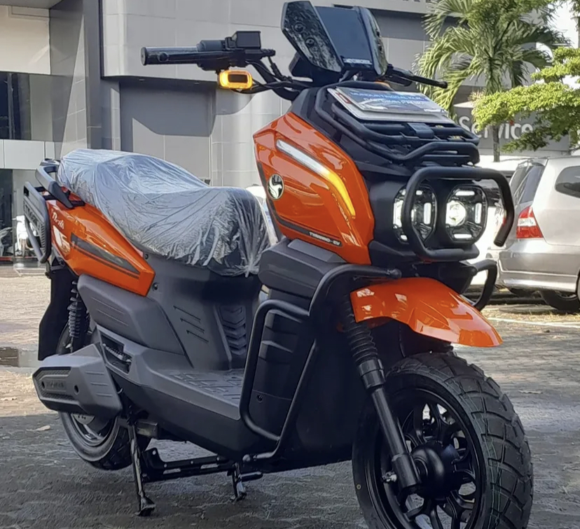 Indomobil e-Motor Tirano hadir sebagai motor listrik adventure Rp25,9 juta dengan fitur TFT touchscreen dan cruise control.