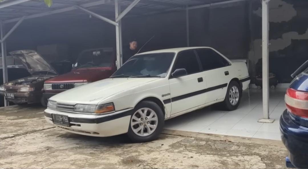 Update Abadi Garage Bogor hadirkan Mazda Cronos Rp22 jutaan hingga Ford Laser Rp10 juta. Cek daftar mobil bekas murahnya!