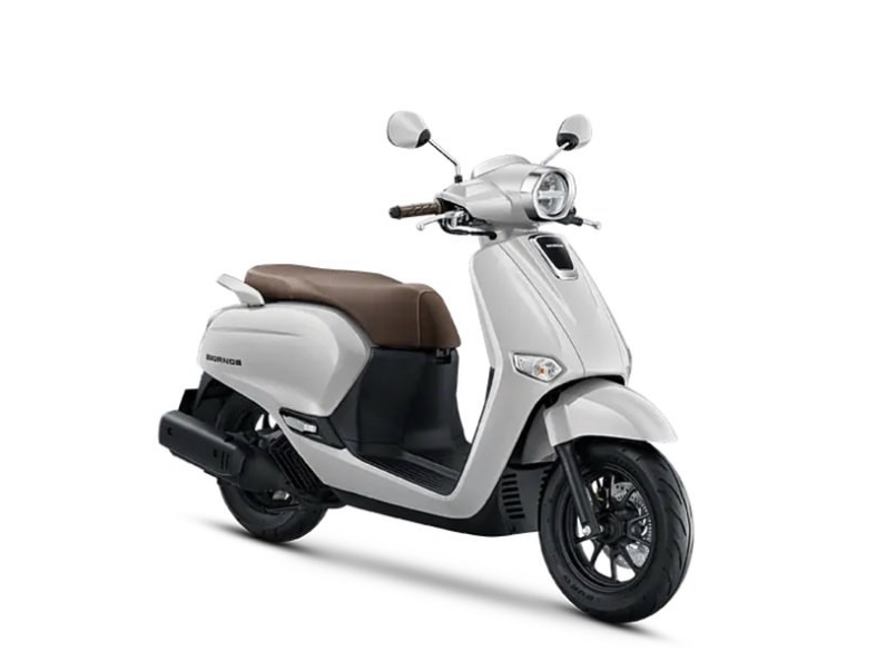 Cek spek New Honda Giorno Plus 2024! Skutik retro 125cc eSP+ 4 katup dengan desain ala Italia. Intip harga dan alternatif terbaiknya di Indonesia!