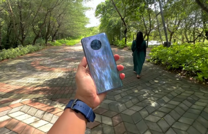 Huawei Mate X7, foldable smartphone 2026 dengan kamera flagship, bodi tipis ringan, layar kuat, dan baterai awet.