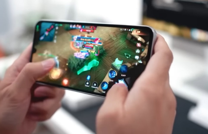 7 rekomendasi HP Samsung terbaik 2026, dari Galaxy S22 hingga S25 FE, lengkap spesifikasi, kamera, dan harga terbaru.