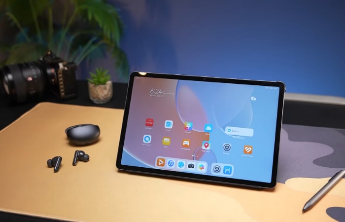 Huawei MatePad SE 11 hadir dengan stylus, quad speaker, dan harga 2 jutaan. Tablet entry-level ini cocok untuk belajar dan hiburan.
