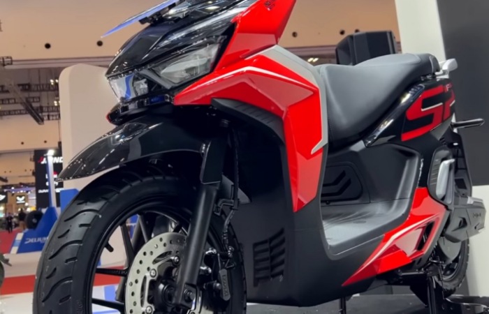 Update Sprinto 2026 hadir dengan fitur touchscreen, jarak 110 km, dan desain sporty, cocok untuk motor listrik harian.