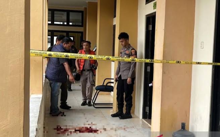 Garis polisi membentang di lokasi kejadian, mahasiswa UIN Riau jadi korban pembacokan.