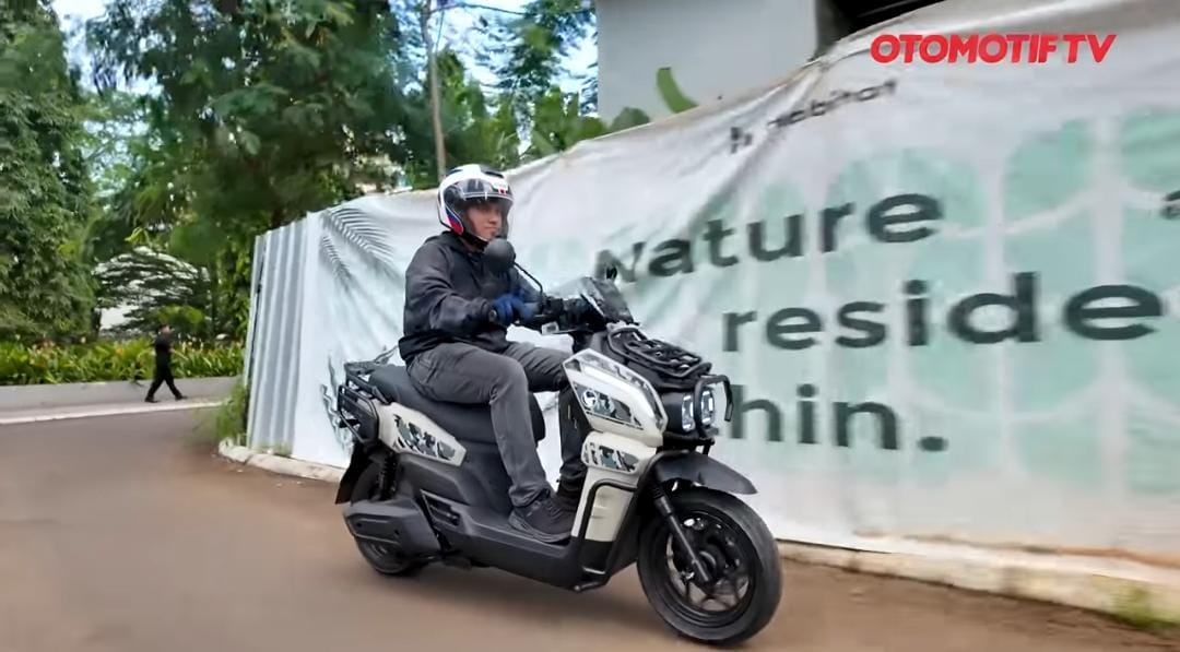 Indomobil E-Motor Tirano resmi meluncur. Motor listrik adventure Rp25,9 juta dengan fitur canggih dan jarak tempuh 110 km.