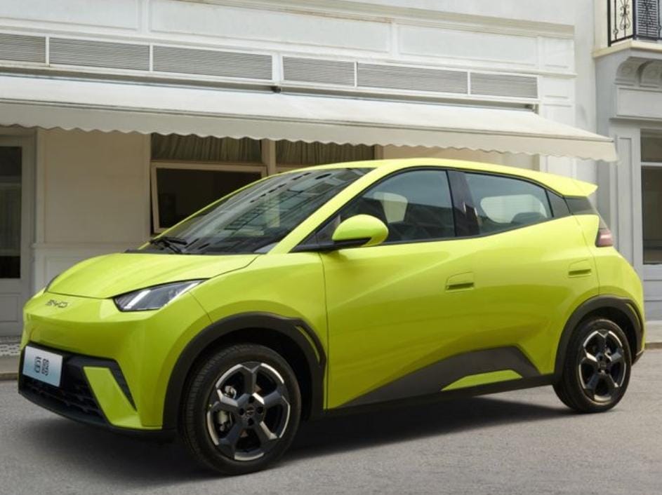 First drive BYD Atto 1 Rp195 juta, kupas fitur, baterai, dan rasa berkendara mobil listrik proper 4 pintu.
