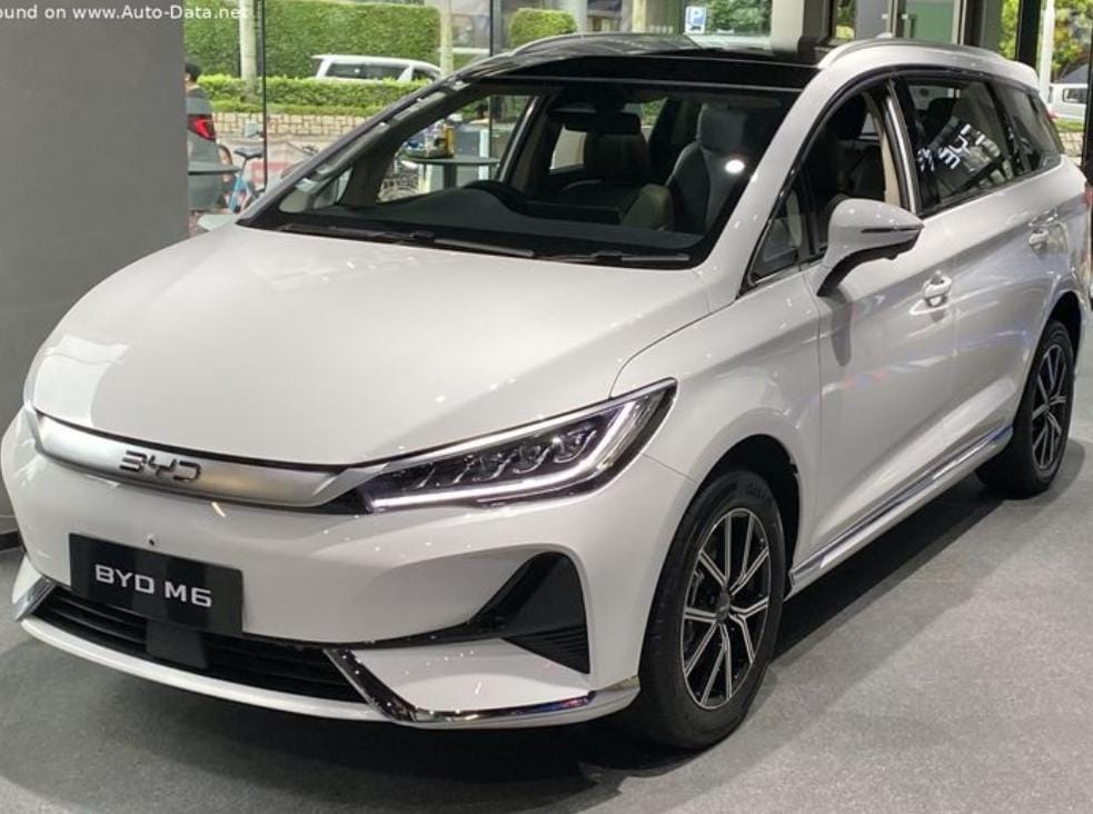 Promo BYD M6 di Bipo Jatinegara: DP 15%, bunga 0%, angsuran Rp3 jutaan. MPV listrik 7-seater hemat pajak dan bebas ganjil genap.