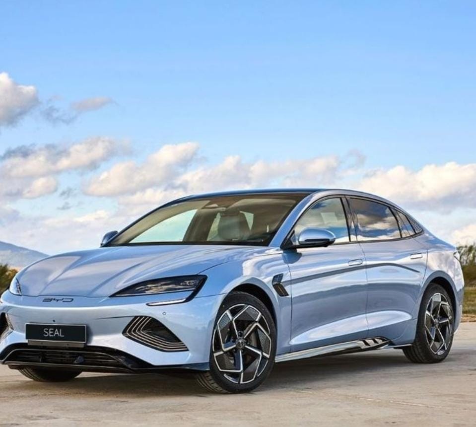 BYD Seal hadir dengan tenaga 523 HP dan harga 700 jutaan. Siap saingi Tesla Model 3 dan Hyundai Ioniq 6?