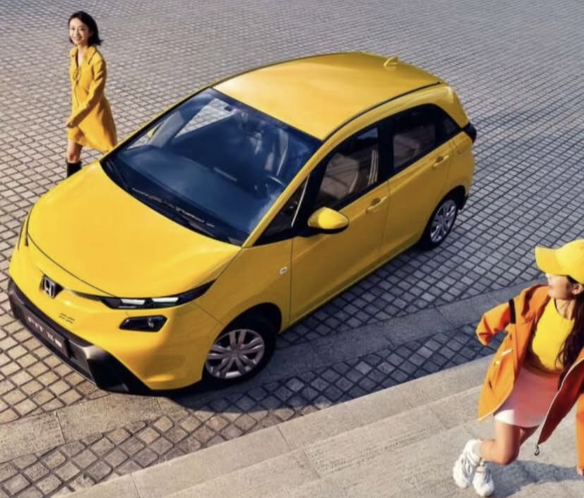 Honda Jazz 2026 rilis desain baru harga Rp162 jutaan, siap lawan mobil listrik murah di pasar Cina.