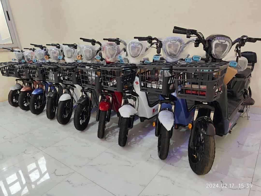Rekomendasi sepeda listrik worth it 2025 harga mulai Rp3 jutaan hingga Rp9 juta. Cek spesifikasi dan jarak tempuhnya!