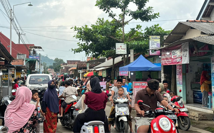 Suasana Jalan Pasar Kamulan tiap menjelang waktu berbuka puasa.