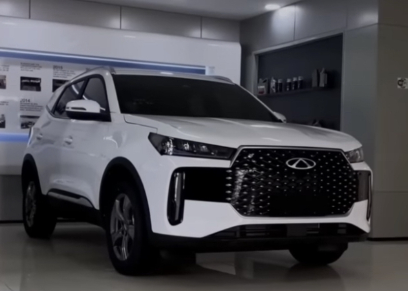 Viral! Chery Tiggo Cross PHEV resmi rilis di GIIAS 2025. Harga cuma 200 jutaan, irit BBM 30 km/liter &amp; fitur ADAS lengkap. Cek speknya di si