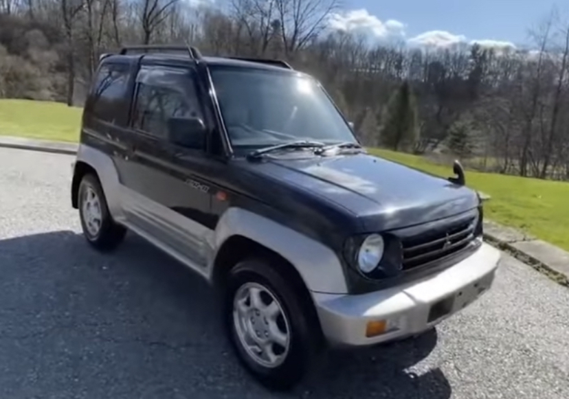 Rumor Mitsubishi Pajero Junior 2026 bikin geger! Bakal pakai mesin 1.5L Turbo dan fitur 4WD canggih. Siap tantang Suzuki Jimny? Cek speknya!