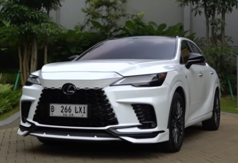 Lexus RX 500h F Sport Plus: SUV Turbo Hybrid 366 HP yang irit &amp; reliable. Intip kemewahan kabin dan privilege eksklusif pemilik Lexus di sini!