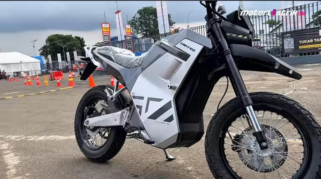 United RX6000 jadi motor listrik trail menarik di IMS 2026 dengan torsi besar, baterai 72V, jarak tempuh 100 km dan harga di bawah Rp50 juta.