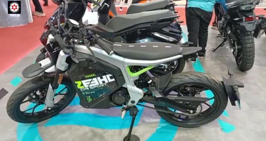 CF Moto J City Sport hadir sebagai motor listrik trail sporty dengan efisiensi energi 90 persen, ban ring 17 dan rem cakram depan belakang.