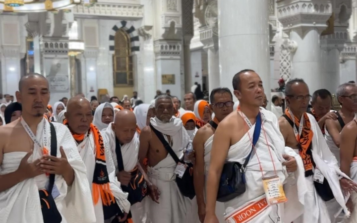 TERTAHAN: Sebanyak 58 jemaah umrah asal Trenggalek, termasuk Bupati Mochammad Nur Arifin, masih tertahan di Arab Saudi menunggu kepastian kepulangan.
