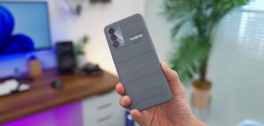 6 HP terbaik 2025&ndash;2026 yang masih worth it dibeli, mulai Realme GT 5G hingga iQOO Z10 dengan performa kencang dan baterai tahan lama.