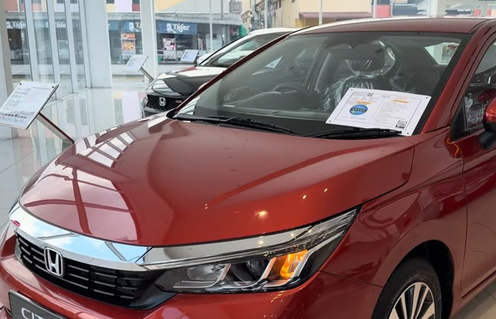 Review Honda City 2026 membahas desain, mesin i-VTEC irit BBM, kabin luas dan fitur keselamatan modern pada sedan populer ini.