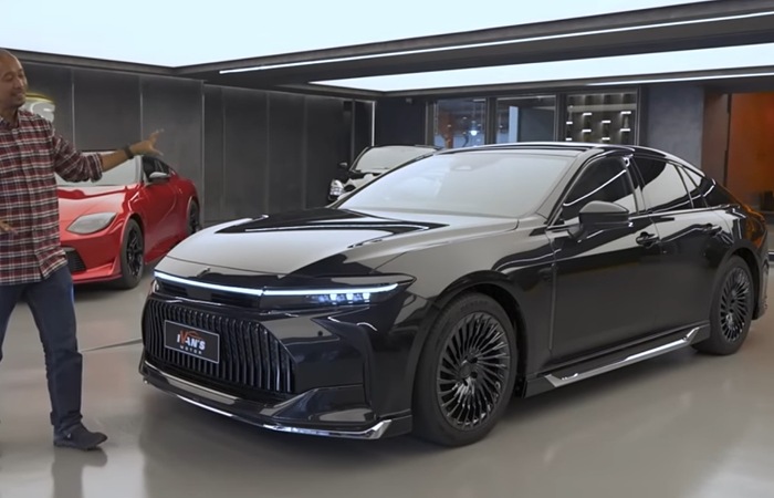 Review Toyota Crown 2026 mengulas SUV sport hybrid 306 PS dengan desain futuristik, teknologi canggih, dan performa tinggi.