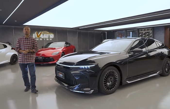 Review Toyota Crown 2026 membahas SUV hybrid sporty 306 PS dengan desain revolusioner, teknologi canggih, dan kabin mewah.