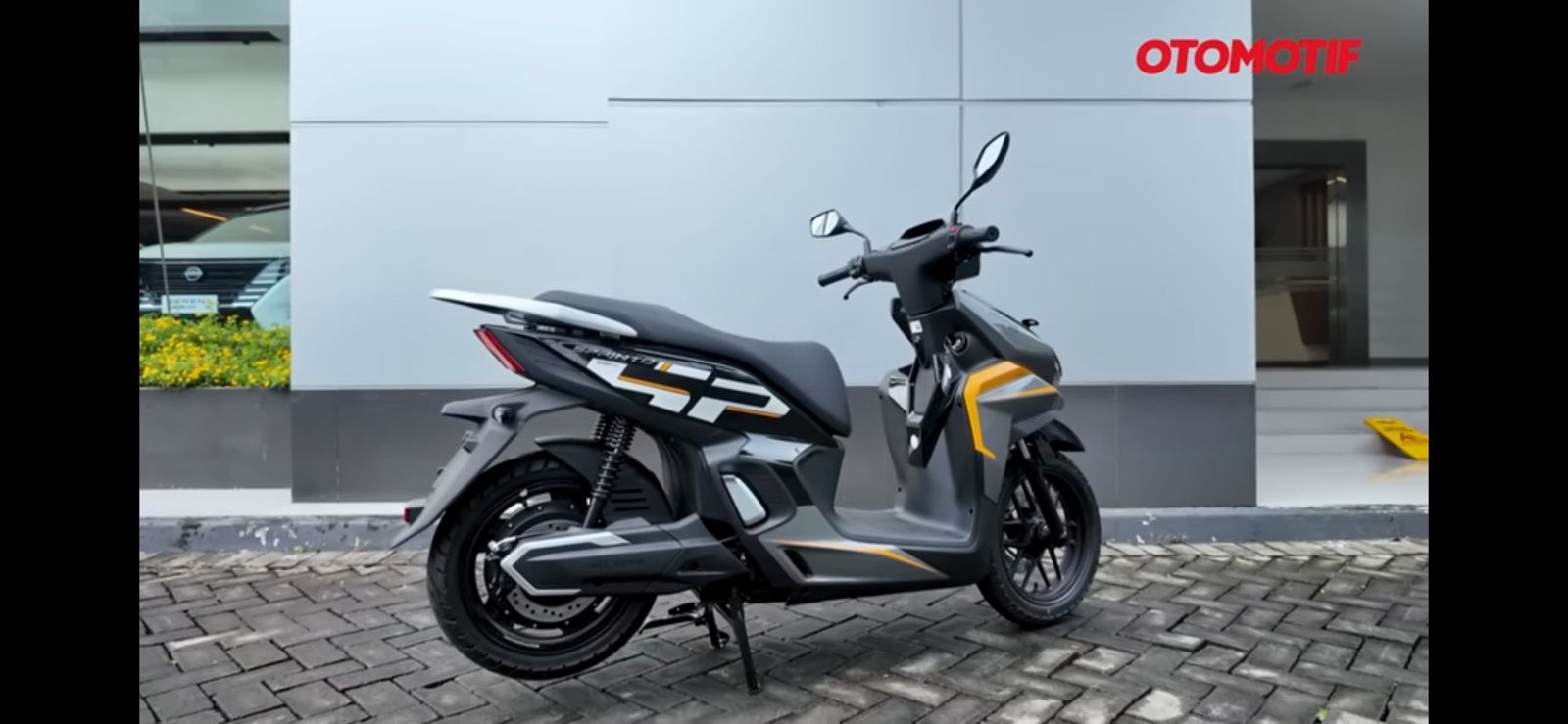 Indomobil EMotor Sprinto meluncur di GJAW 2025 dengan motor 3,5 kW, top speed 90 km/jam, jarak tempuh 110 km dan harga sekitar Rp25 jutaan.