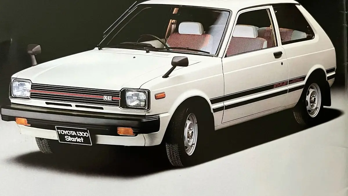 Toyota Starlet Kapsul masih diburu karena murah, irit BBM, dan mudah dirawat. Harga mobil bekasnya kini Rp30–60 jutaan.