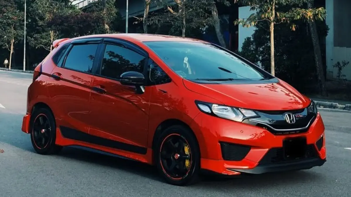 Honda Jazz bekas 2025 masih diminati meski discontinue. Ini alasan kenapa hatchback legendaris ini tetap layak dibeli.