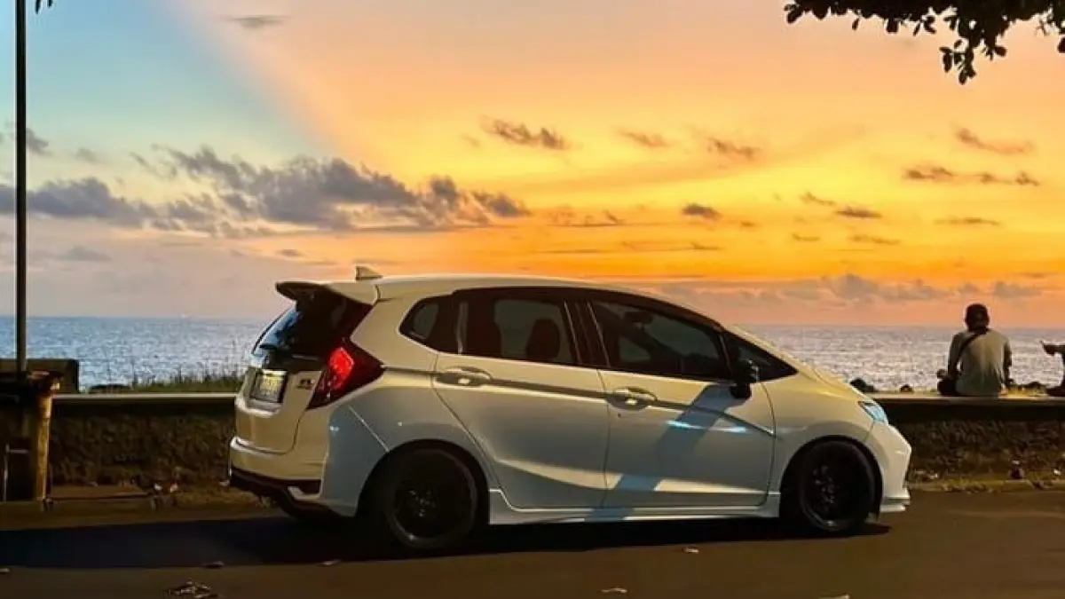 Honda Jazz 2026 cocok untuk anak muda berkat desain sporty dan kabin yang luas serta fleksibel.(Pinterest)