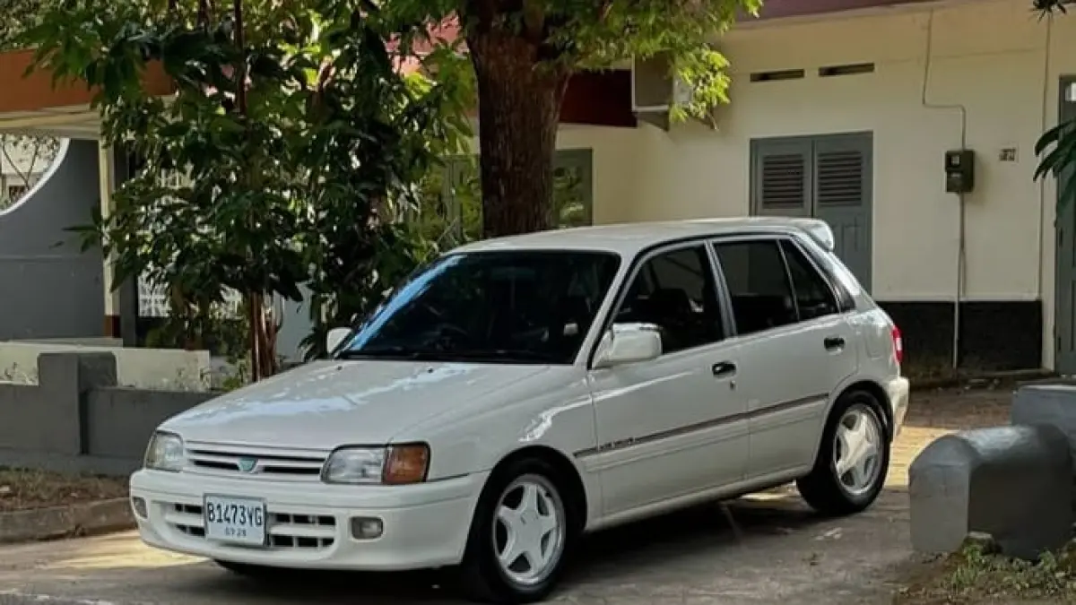 Toyota Starlet 1997 SEG kembali viral, kisah restorasi Rp30 juta dengan tampilan klasik dan penuh nostalgia bikin penasaran!