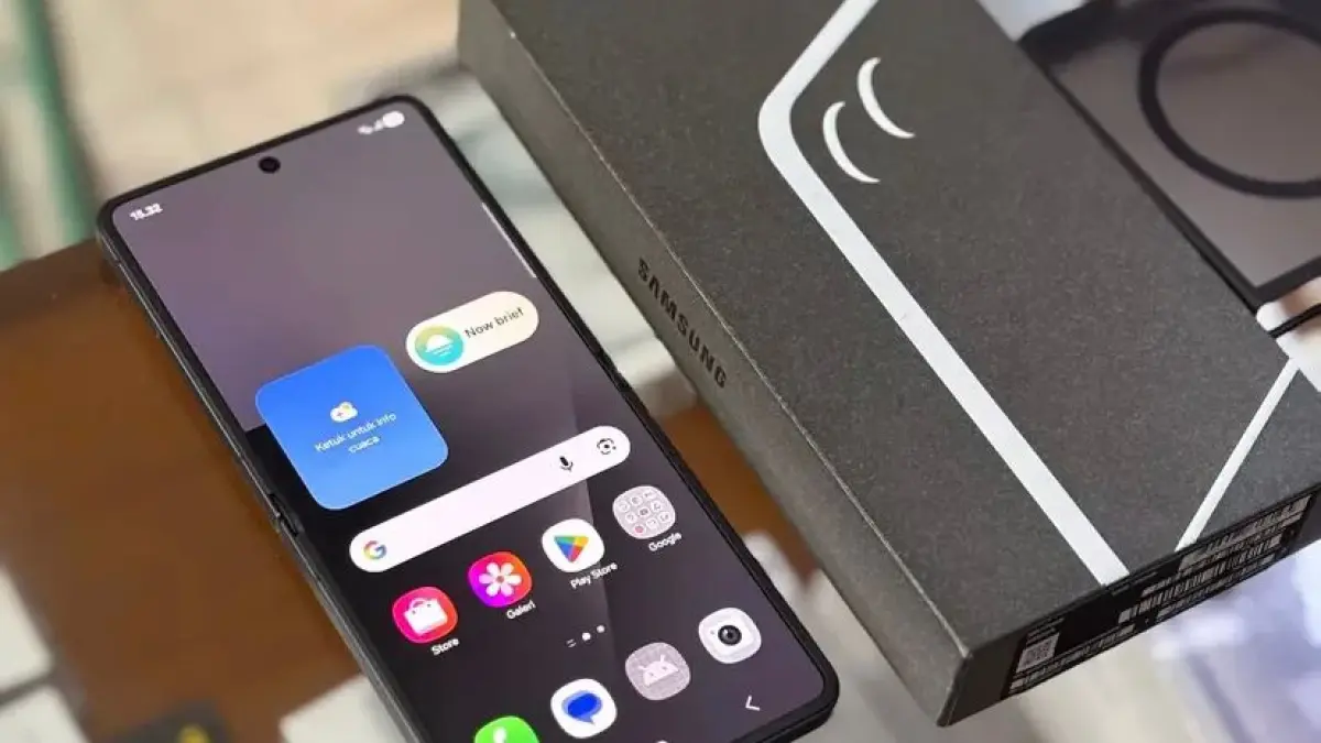Cek spek Samsung Galaxy Z Flip 7! Layar Flex Window full screen & Gemini AI makin canggih. Simak harga dan fitur unggulannya di sini!