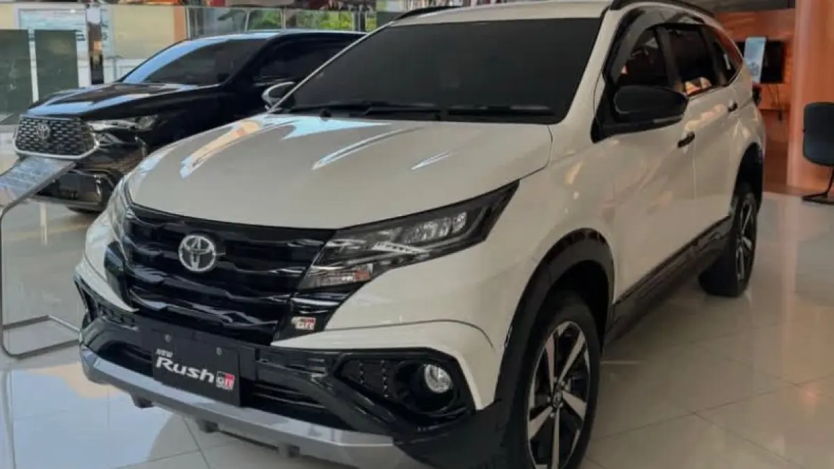 Cek promo Toyota Rush 2026 terbaru! DP mulai 15 juta, cicilan 3 jutaan, dan bunga spesial. Cocok untuk mudik, pesan sekarang sebelum kehabisan!