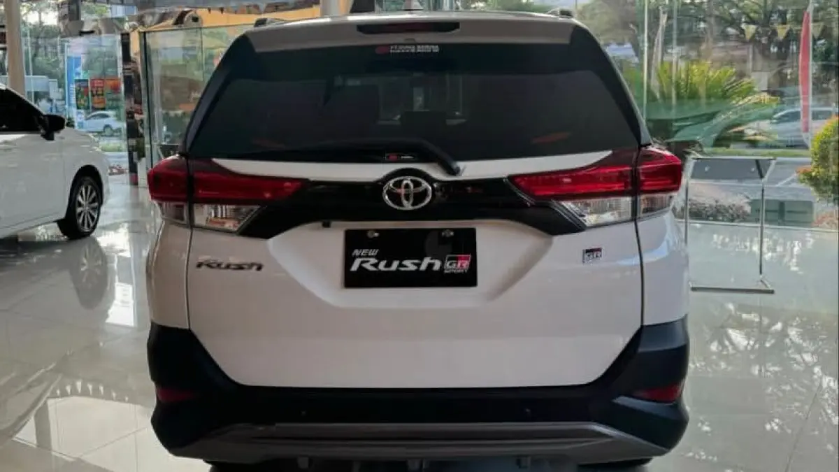Cek promo Toyota Rush 2026 terbaru! DP murah Rp7 jutaan & cicilan Rp3 jutaan. Unit ready stock untuk mudik. Hubungi Tunas Toyota Bintaro sekarang!