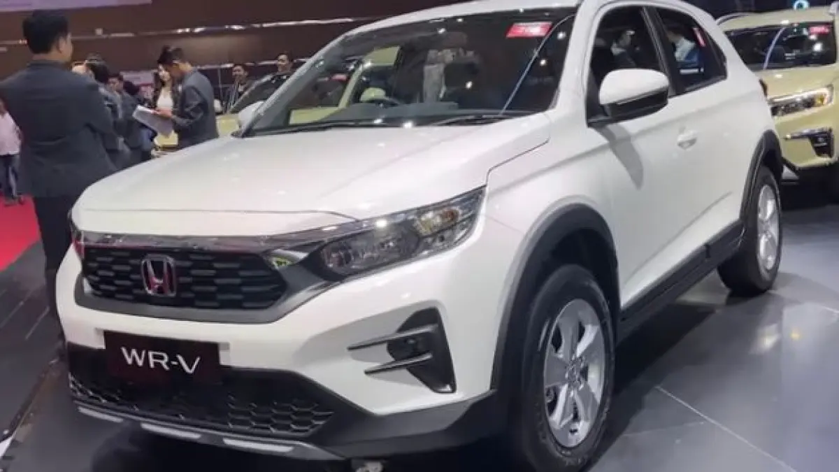 Cek spek Honda WR-V Tipe E CVT 2026! SUV budget Rp 290 jutaan dengan mesin 121 PS & fitur Remote Engine Start. Pilihan paling irit dan bertenaga!