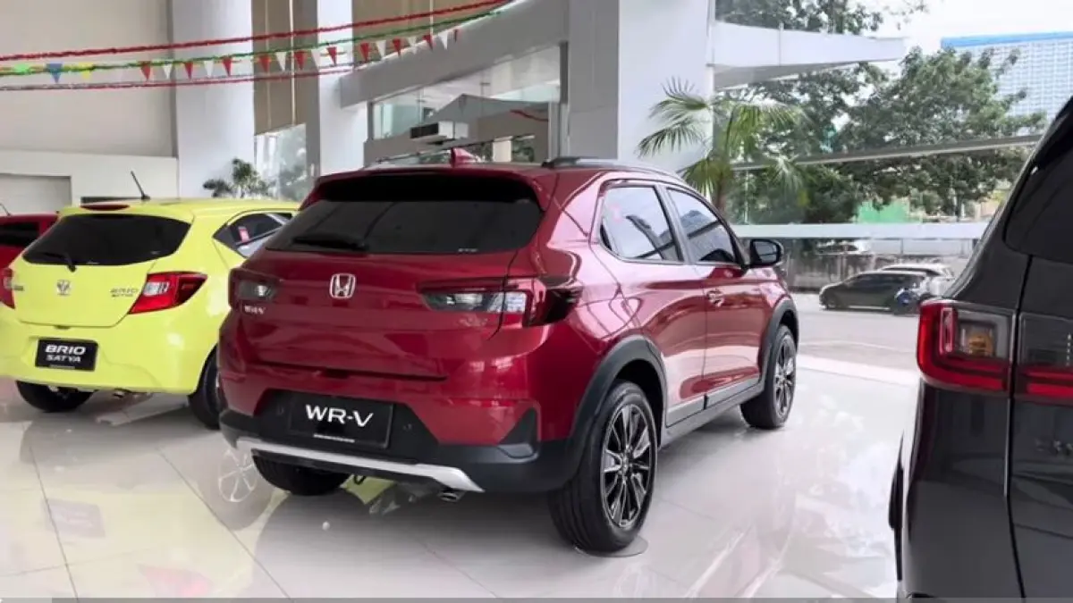 Cek spesifikasi Honda WR-V RS 2025 Ignite Red! Mesin 121 PS, interior mewah, & fitur safety lengkap. Harga Rp310 Jutaan, DP mulai 10%. Klik sekarang!