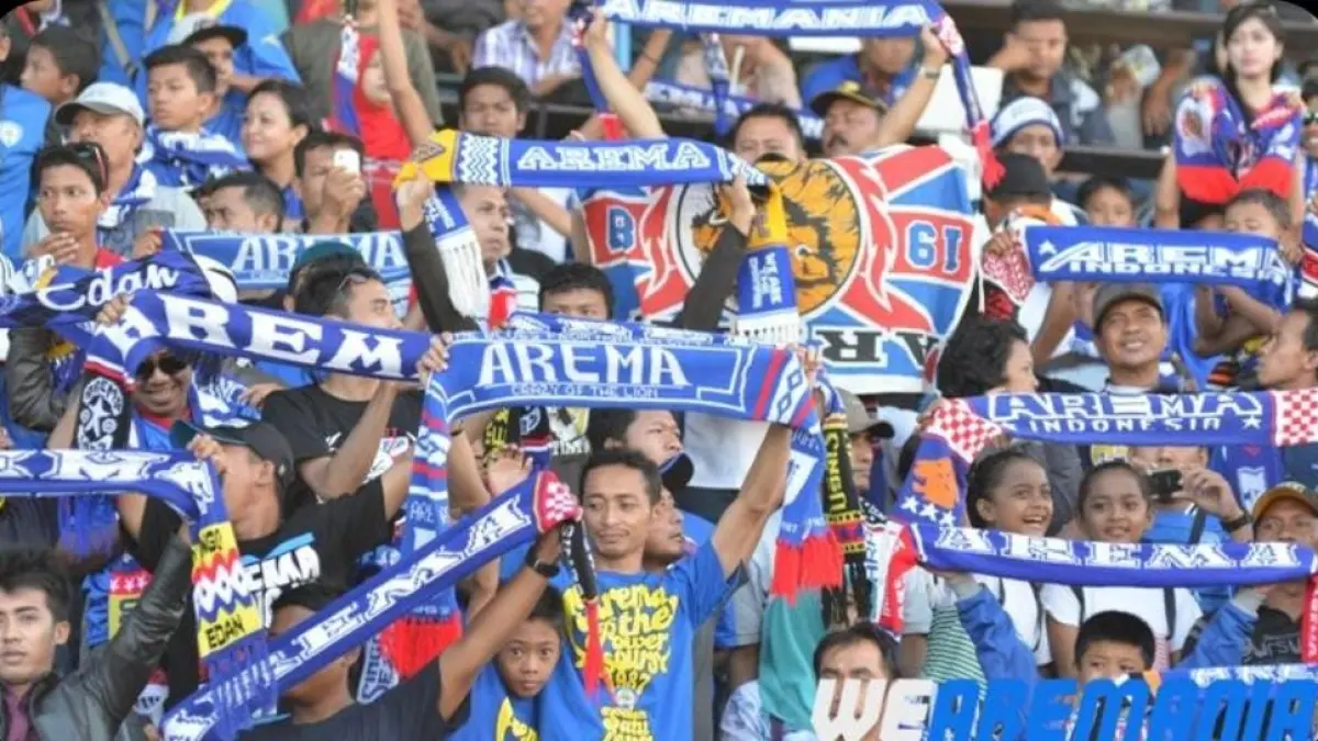 Marcos Santos beri sinyal mundur dari Arema FC usai laga kontroversial, winrate pelatih jadi sorotan Aremania.