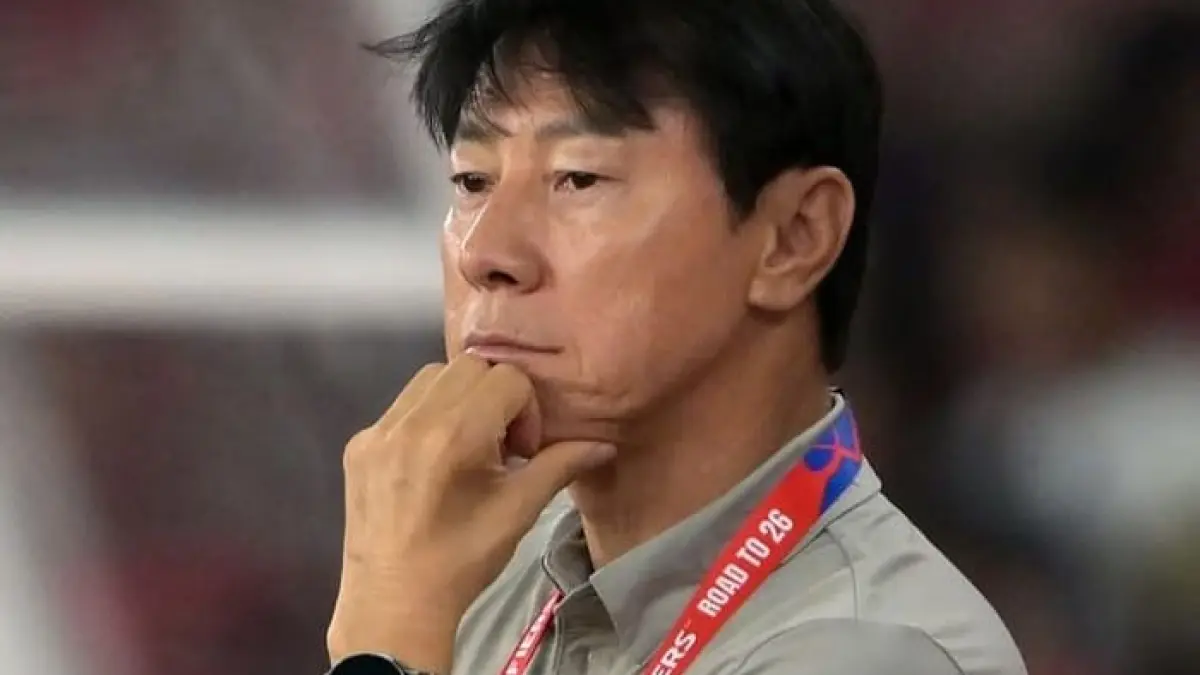Shin Tae-yong dikaitkan dengan Persija Jakarta sebagai pengganti Mauricio Souza. Rumor ini bikin persaingan Liga 1 makin panas.