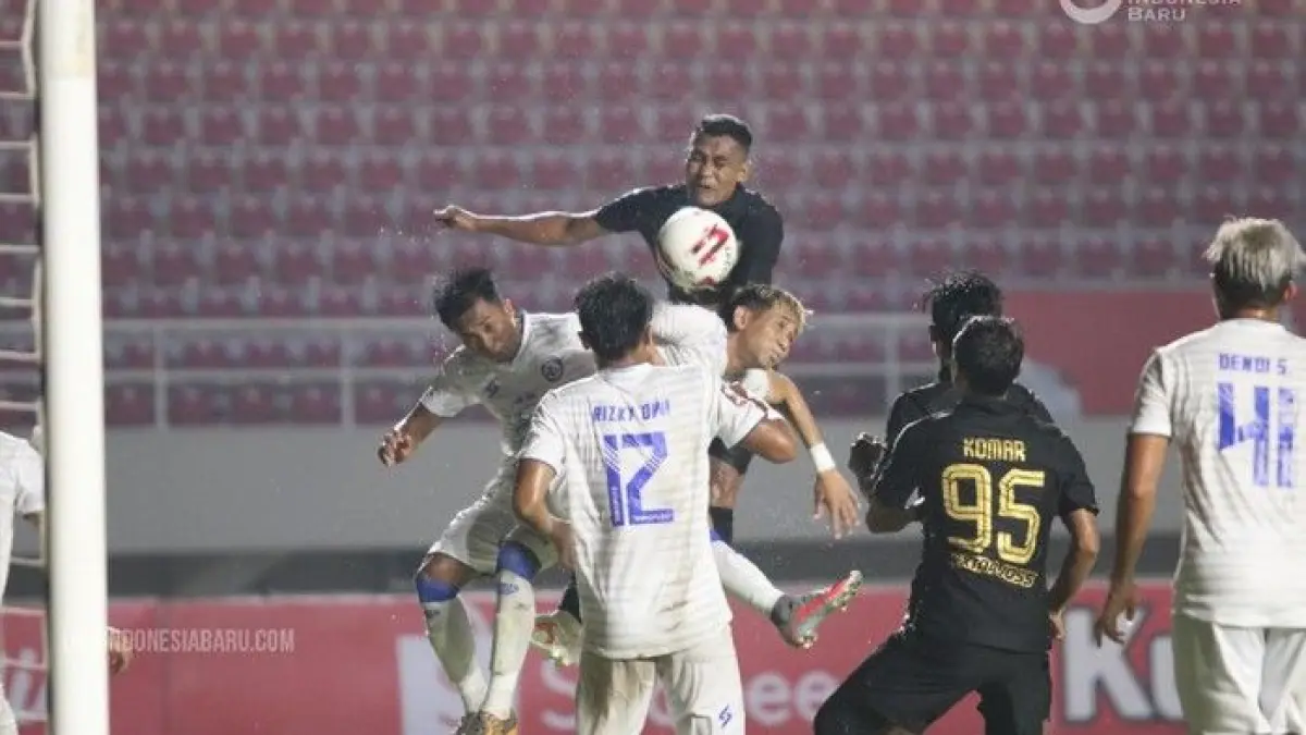 Adi Satrio segera comeback ke Arema FC usai cedera, di tengah peluncuran jersey keempat untuk korban tragedi.