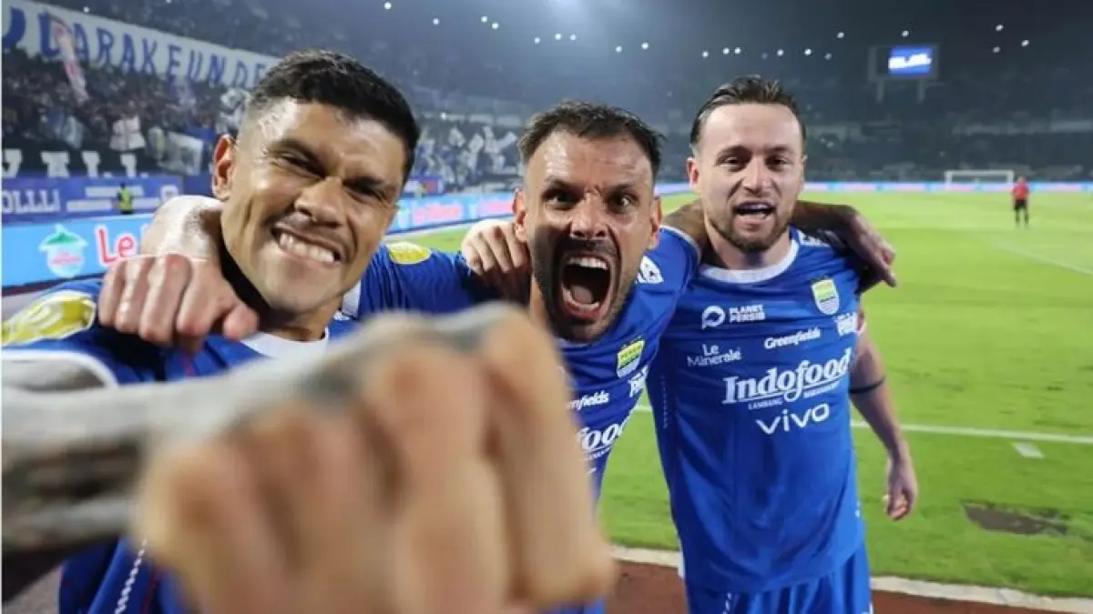 Persib puncak klasemen usai imbang lawan Borneo FC. Bojan Hodak liburkan tim saat Lebaran demi pemulihan pemain