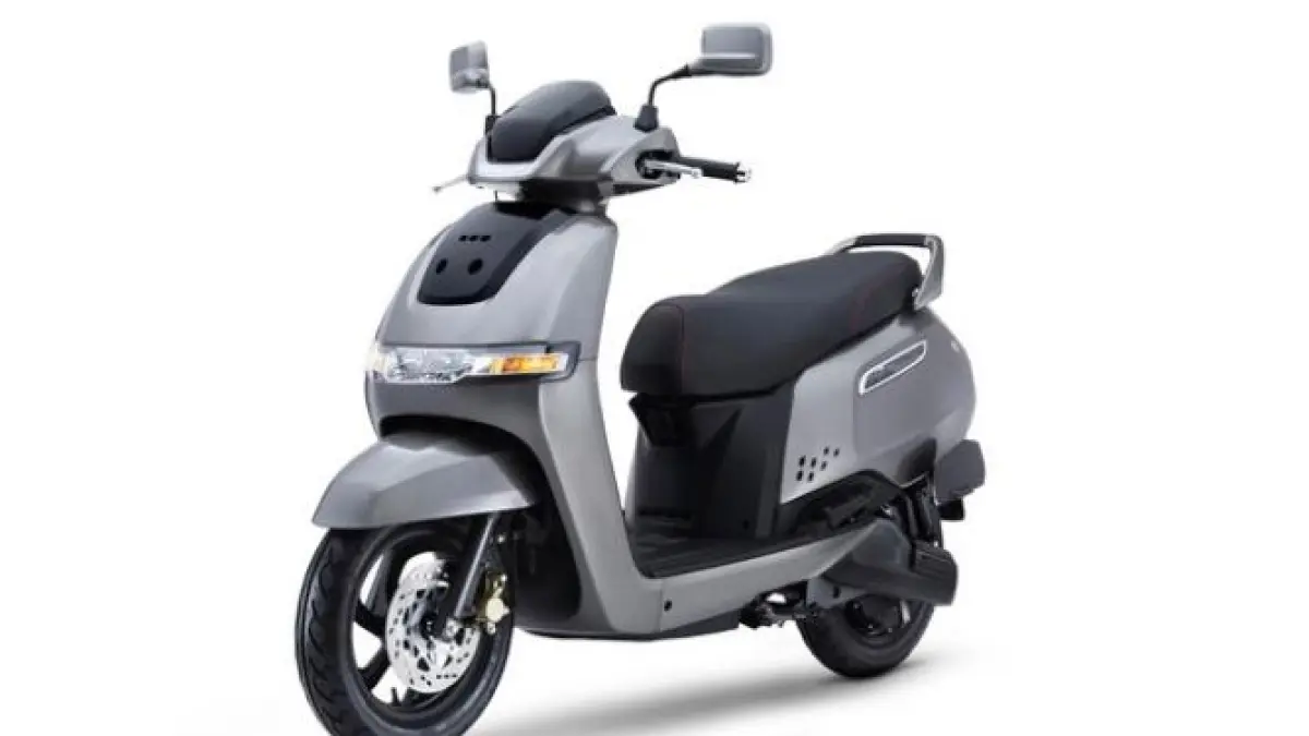 Cek daftar motor listrik jarak tempuh terjauh 2024! Ada Alva Cervo, Selis, NIU, hingga Viar yang sanggup tempuh 125 KM. Hemat biaya, cek speknya!