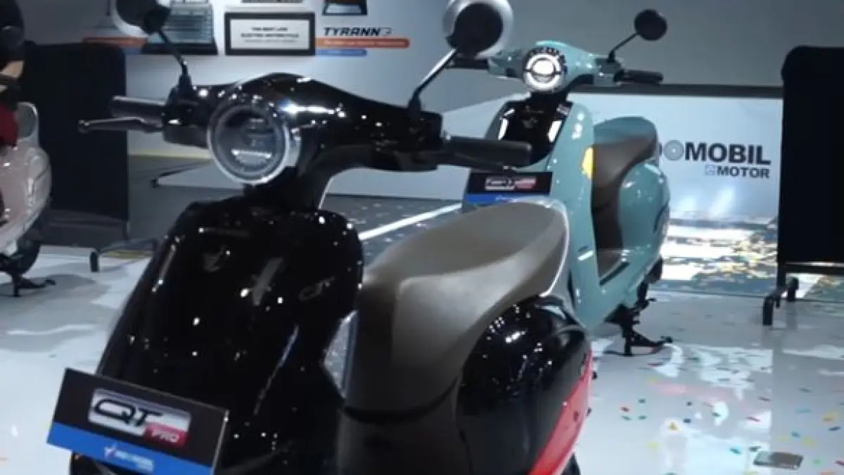 Indomobil luncurkan QT & QT Pro! Motor listrik murah harga Rp15 jutaan, jarak tempuh 130 km, fitur NFC & GPS. Cek spek lengkapnya di sini!