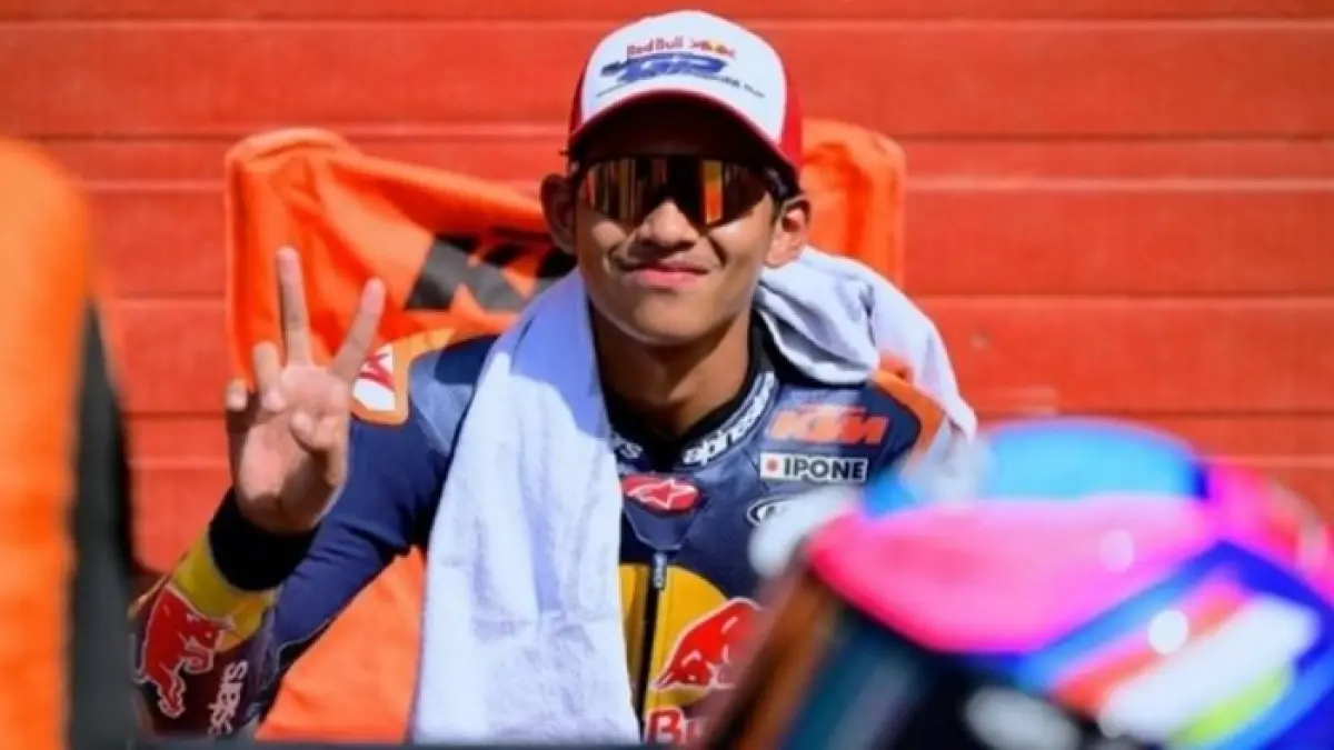 Sosok Veda Ega Pratama tampil impresif di Moto3 2026, sukses tembus Q2 di Austin dan jadi sorotan dunia balap.