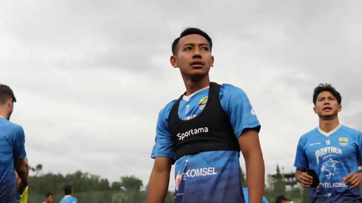Beckham Putra Nugraha jadi simbol generasi emas, dari Persib Bandung hingga pilar Timnas Indonesia dengan prestasi gemilang.