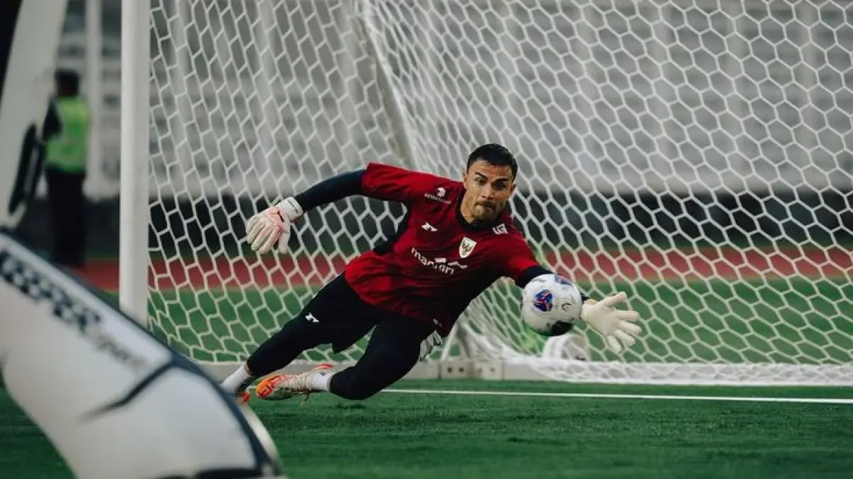 Daftar kiper terbaik Timnas Indonesia dari masa ke masa, mulai Maulwi Saelan hingga Maarten Paes. Siapa paling legendaris?